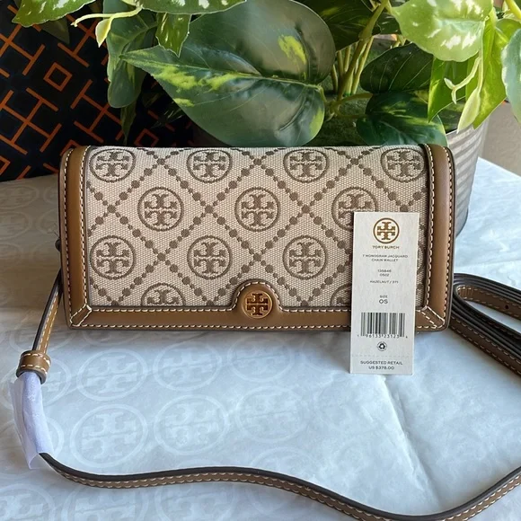 New, T monogram jacquard chain wallet - Picture 14 of 17